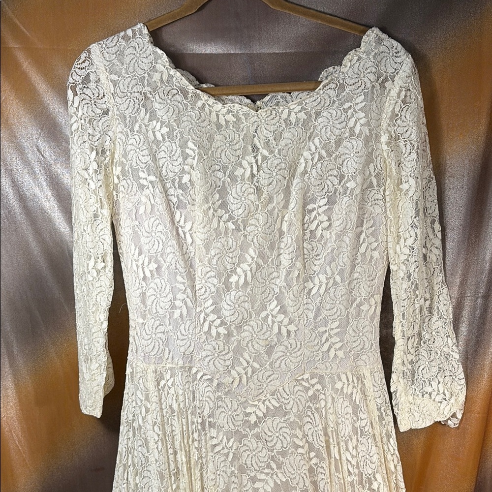 1950’s Vintage Wedding Elegant Wedding Lace Cream Bag B55 36” Chest Tea Length